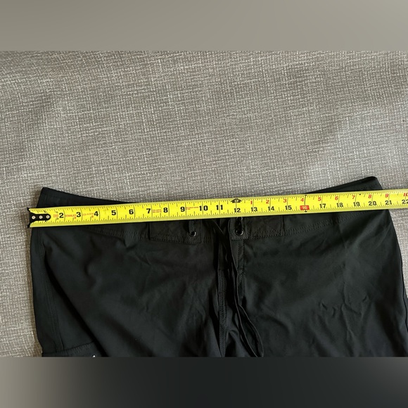 Maui Rippers Women’s 9” Black Board Shorts size 16 NEW - Picture 10 of 12